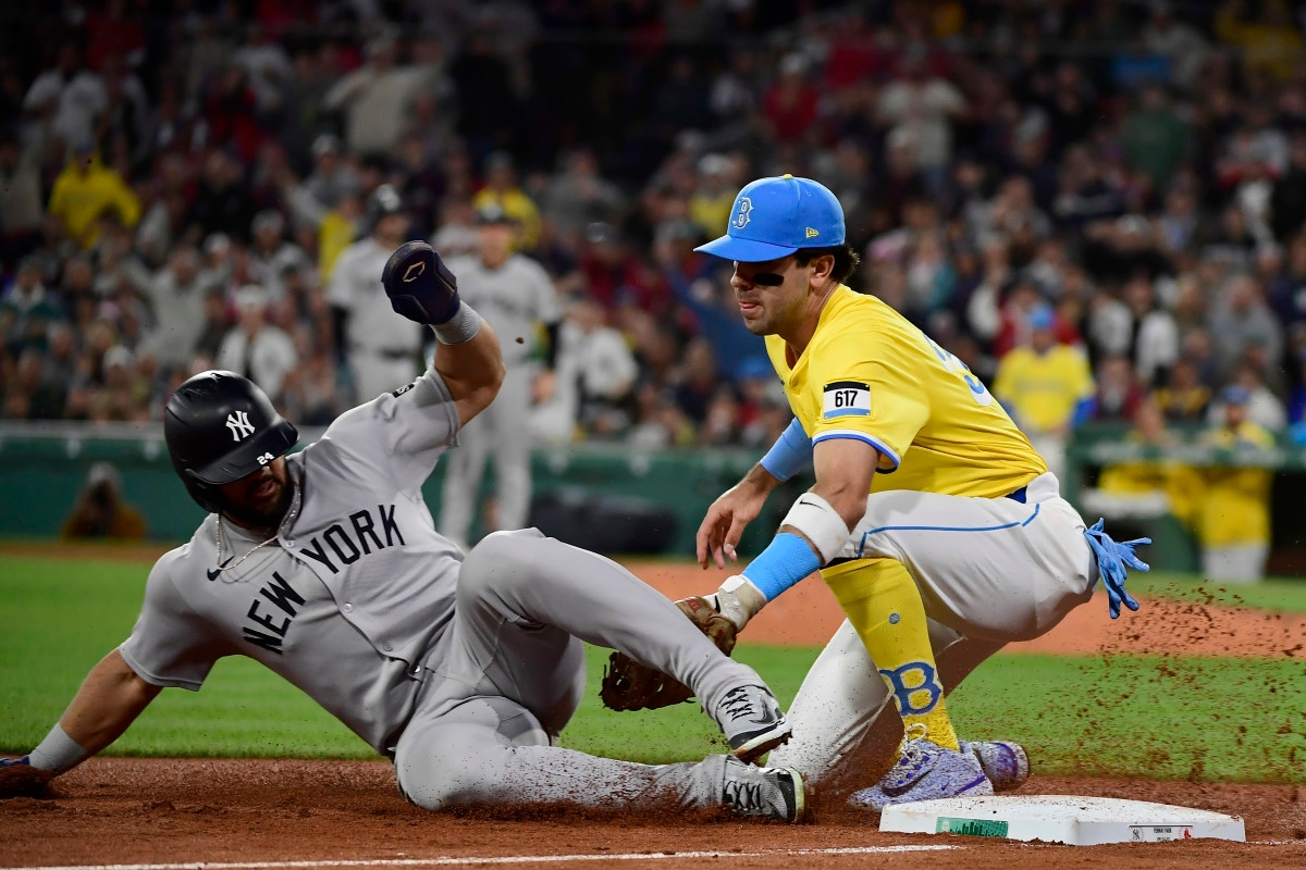 Jasson Dominguez hesitates in huge moment and fans erupt