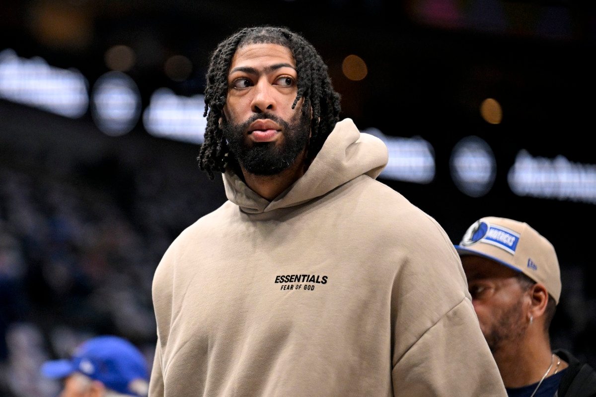 Anthony Davis Turns Heads After Being Spotted at Lakers Facility on Wednesday