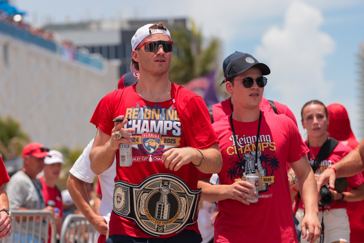 At Stanley Cup Parade, Panthers Have Perfect Clapback to Critics
