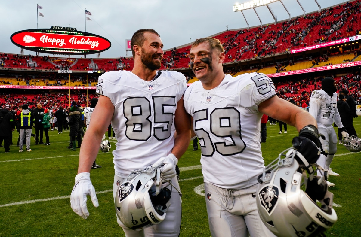 Broncos Cut Ties With Former Raiders TE After Failed Physical
