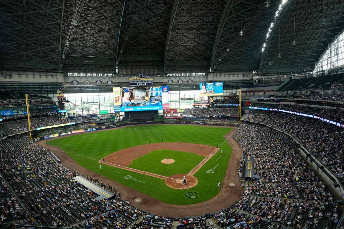 Cardinals Face Brewers in Significant NL Central Race Battle