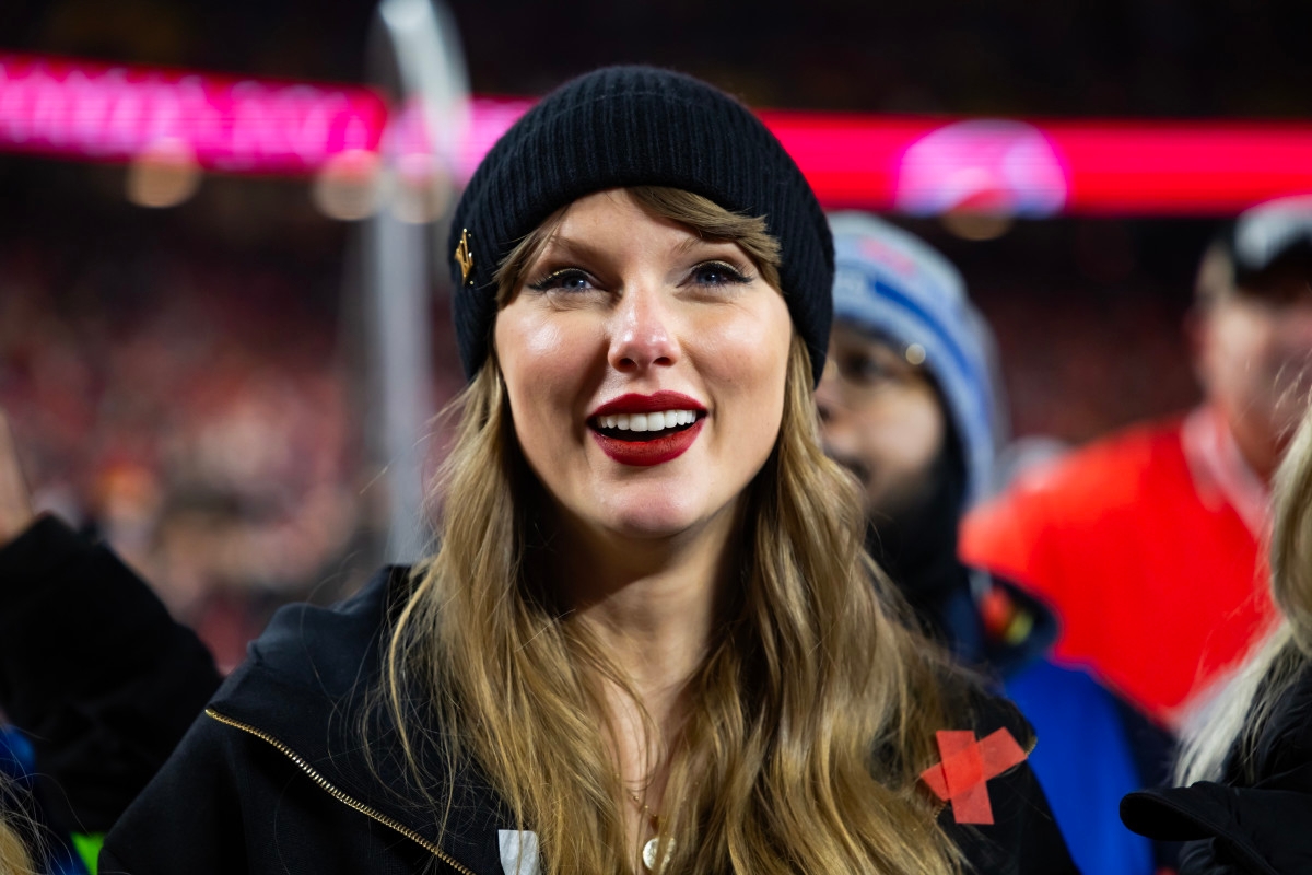 Taylor Swift Fans Think Something Big is Coming Amid Friday's Major Announcement