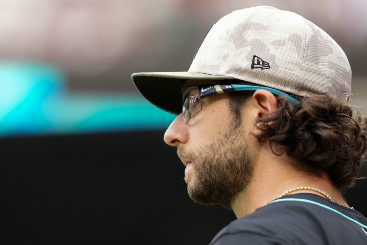 MLB Insider Calls Cubs Trade Fit for Recent 17-Win Ace, If He 'Becomes Available'