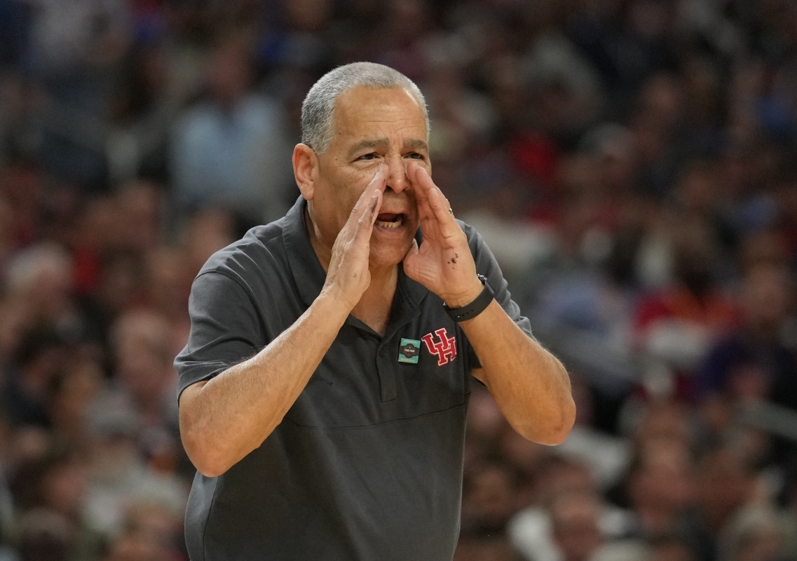 Houston's Kelvin Sampson Gets Major Roster News After Season