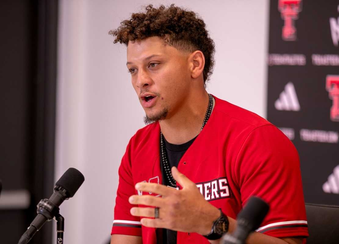 Patrick Mahomes' Golf Outing Trending for the Wrong Reasons