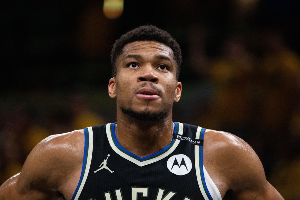 NBA Trade Idea Sends Giannis Antetokounmpo to Rockets in Three-Team Deal