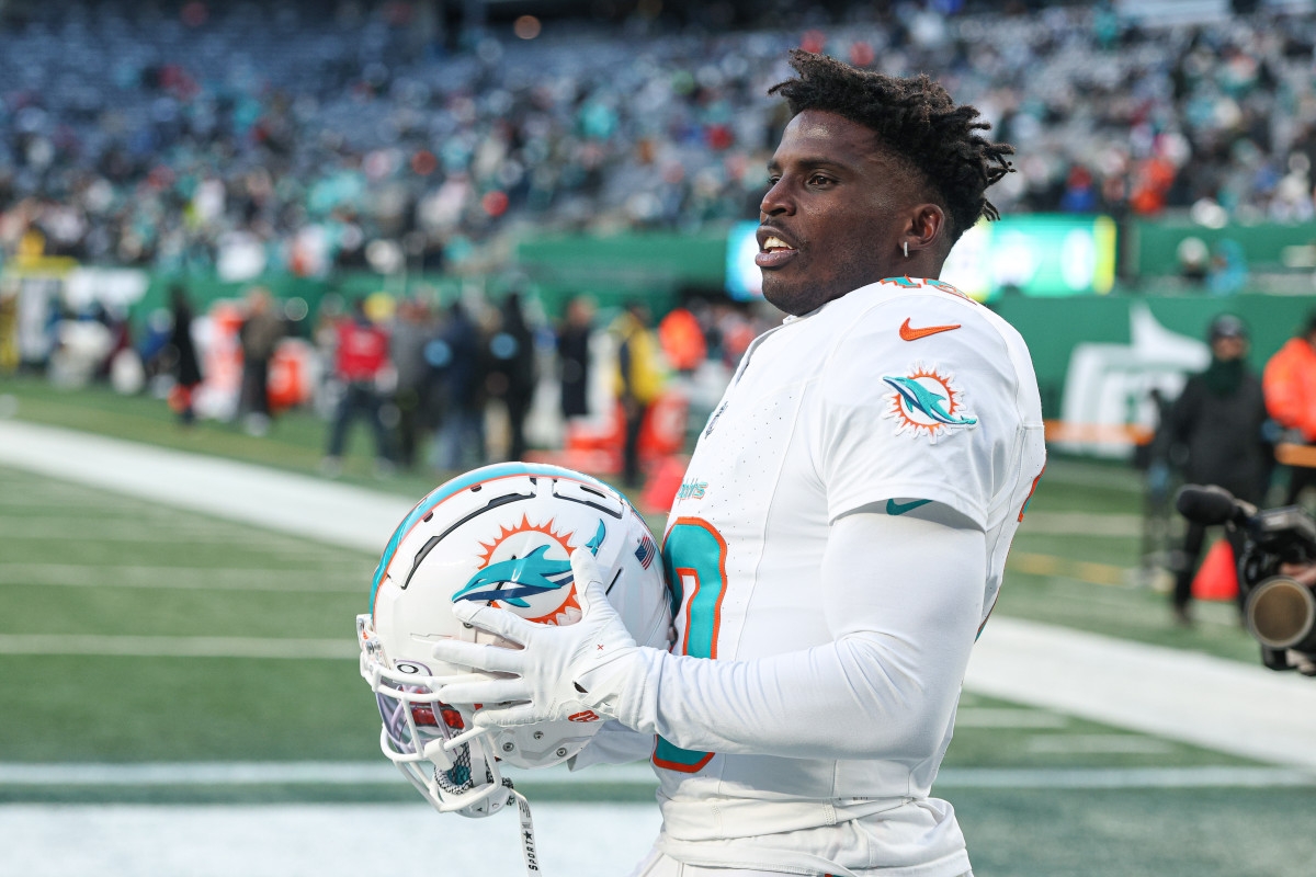 Dolphins Trade Idea Sends Tyreek Hill to Raiders