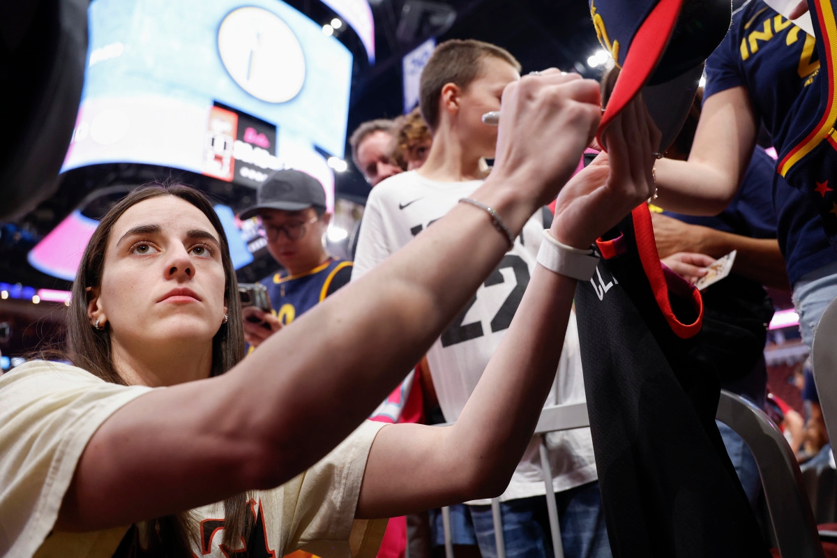 Caitlin Clark Brings Chicago Sky Fans to Tears on Sunday