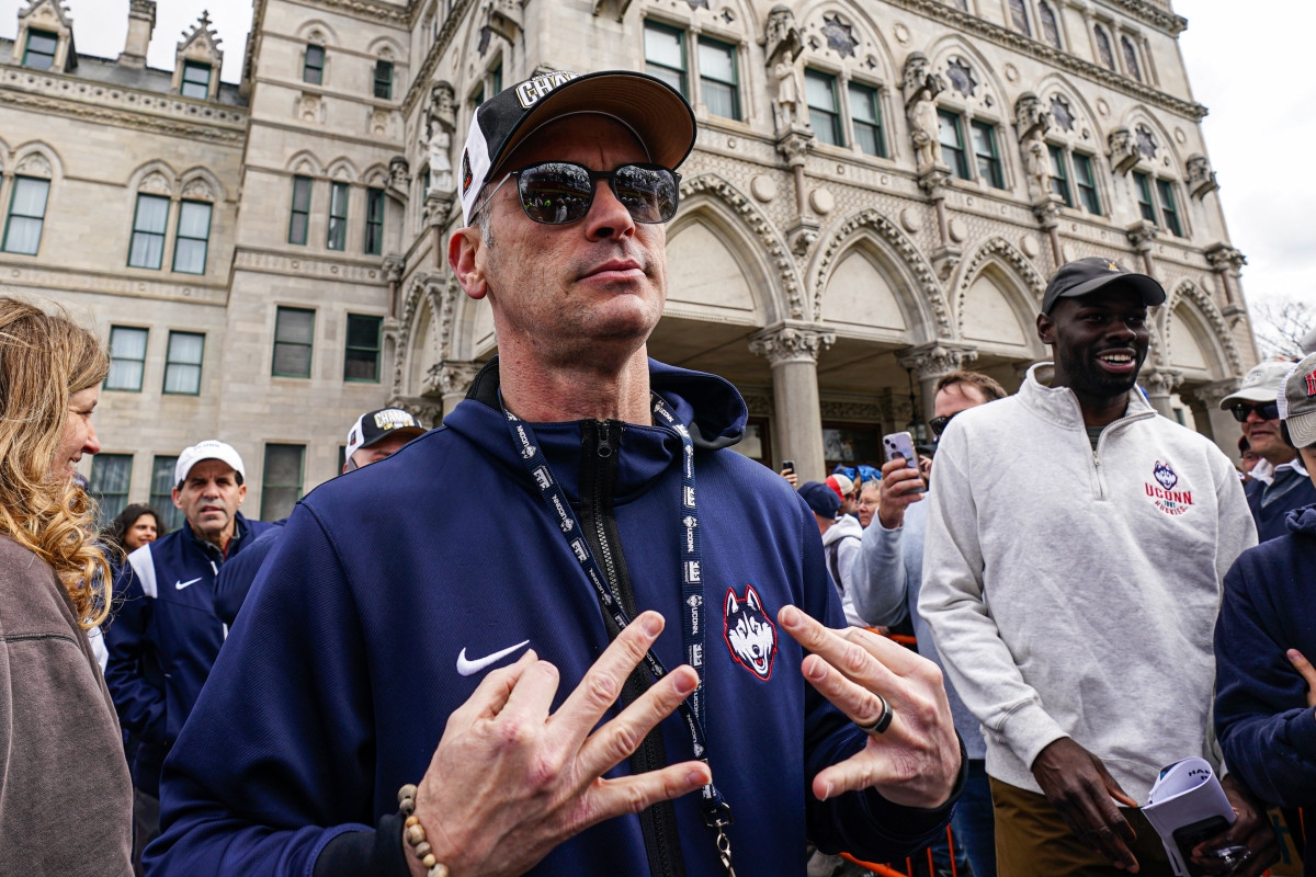 UConn Makes Personal Announcement About Dan Hurley on Thursday