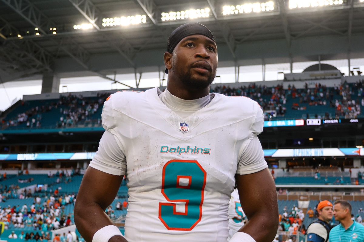 Jonnu Smith's Agent Reveals Dolphins Contract Extension Talks Are 'Still Fluid'