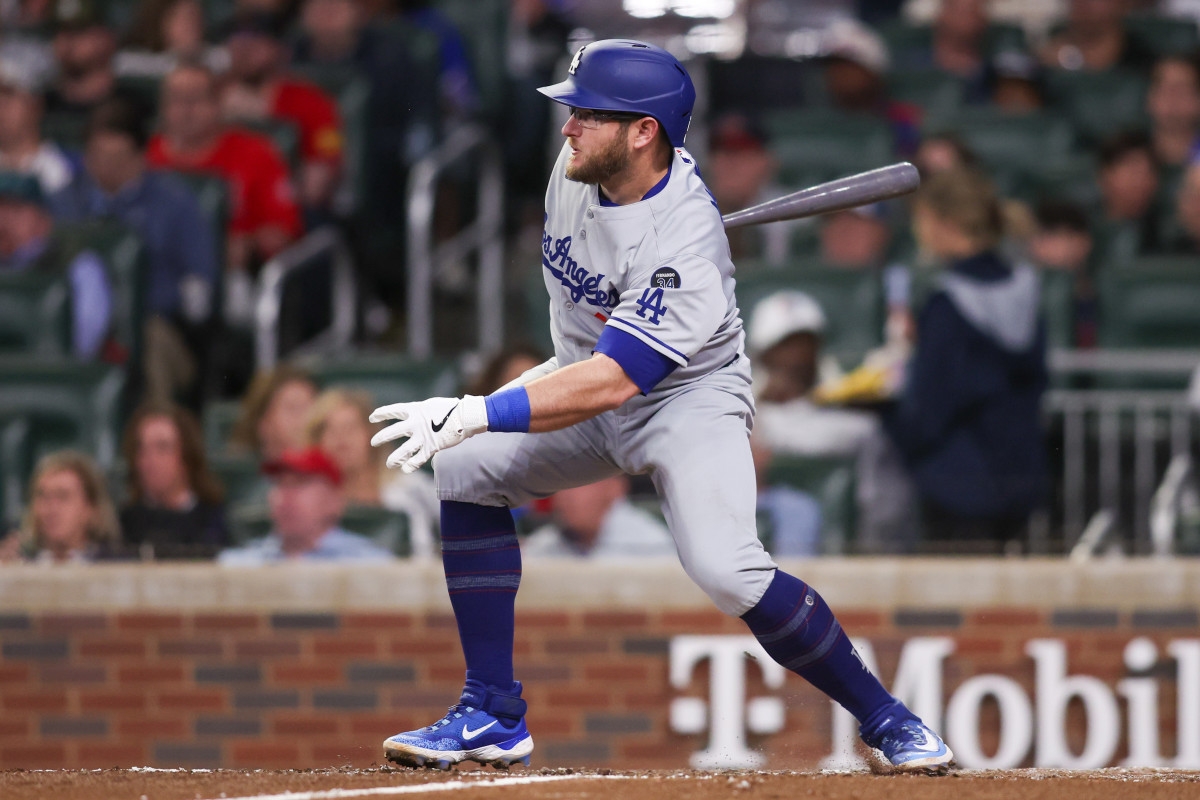 Dodgers' Max Muncy Follows Kiké Hernández's Lead, Chooses to Wear Glasses