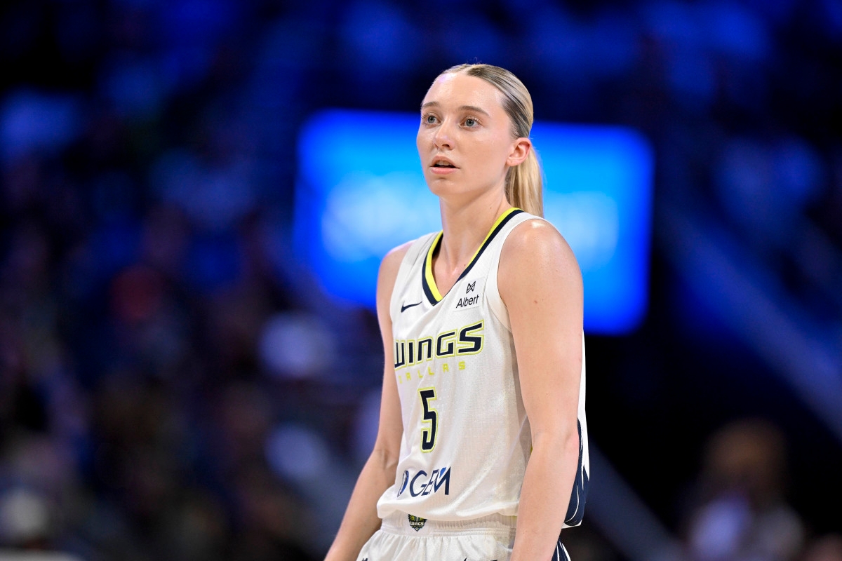 Paige Bueckers' Record-Breaking Debut Falls Short of Caitlin Clark