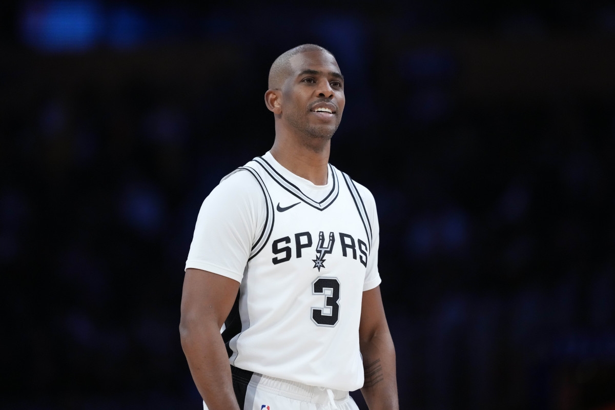 Lakers Fans Excited After Chris Paul's Message on Thursday