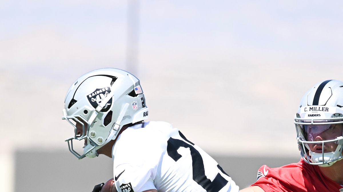 Raiders Predicted to Cut Ties With Fan Favorite RB Before Season