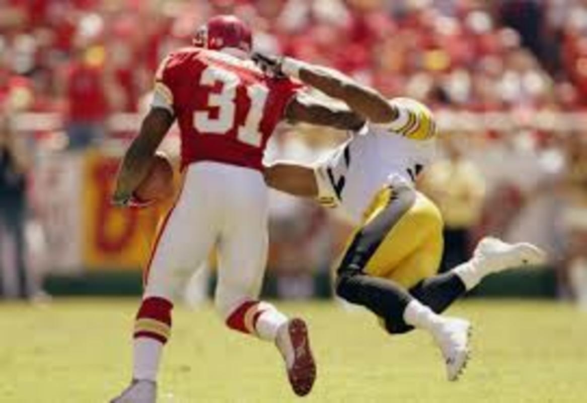 Ex Chiefs Priest Holmes Gets Bizarre All-Quarter Century Team Honor