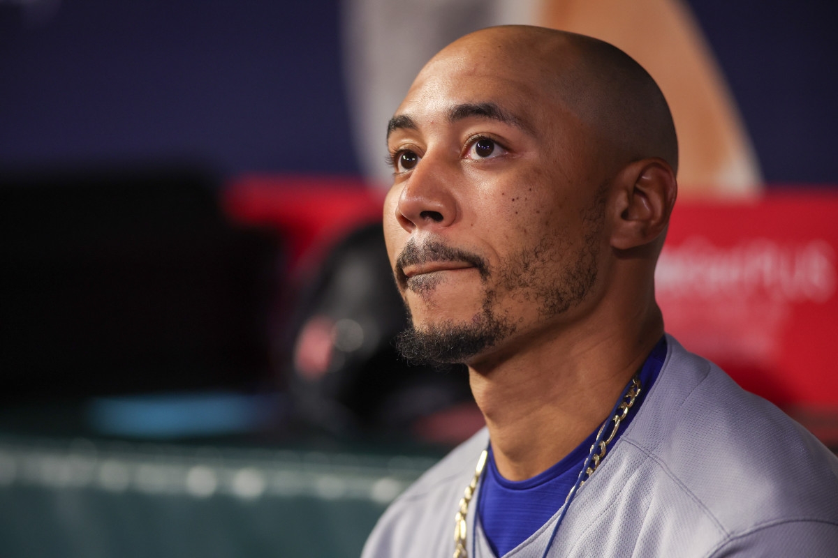 Dodgers' Dave Roberts Gives Discouraging Mookie Betts Update