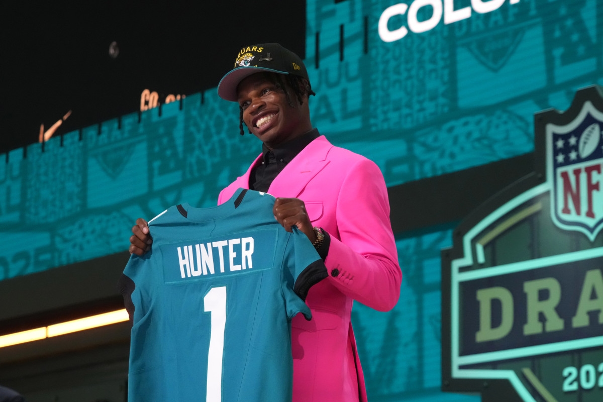 Famed Sports Doctor Predicts Bad News For Travis Hunter's Rookie Season