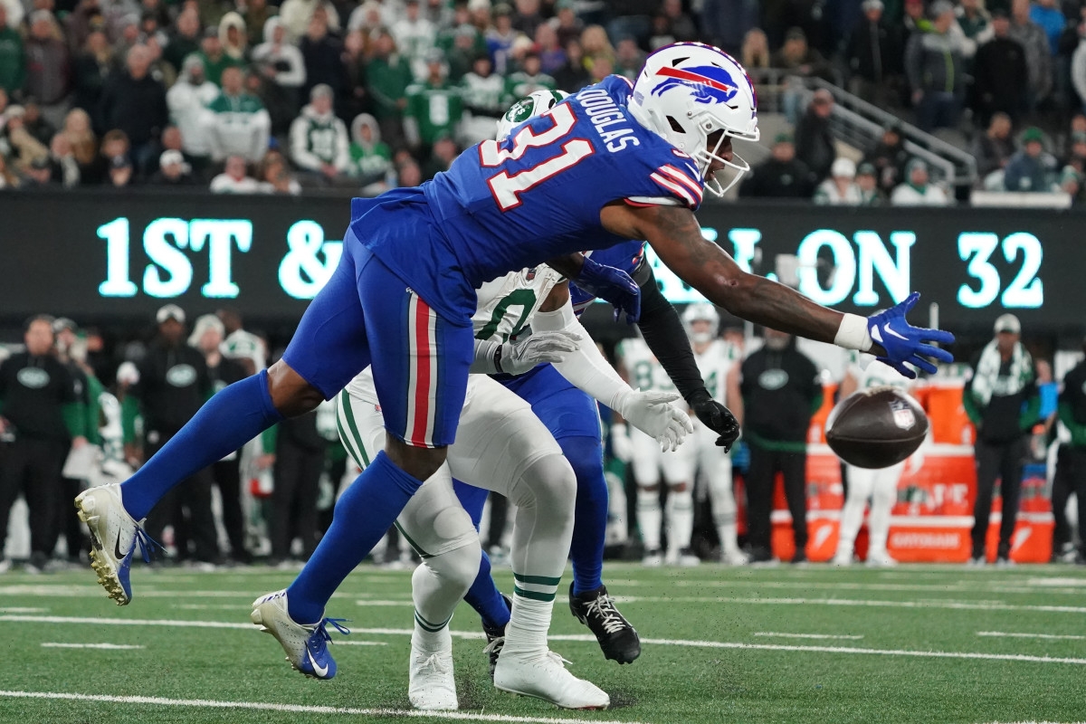 Bills Free Agent Starter Predicted To Sign With AFC East Rival