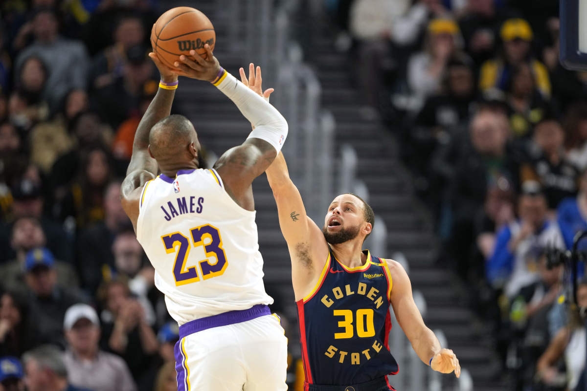 Fans Don't Love Insider's Bold Lakers, Warriors Take For Next Season