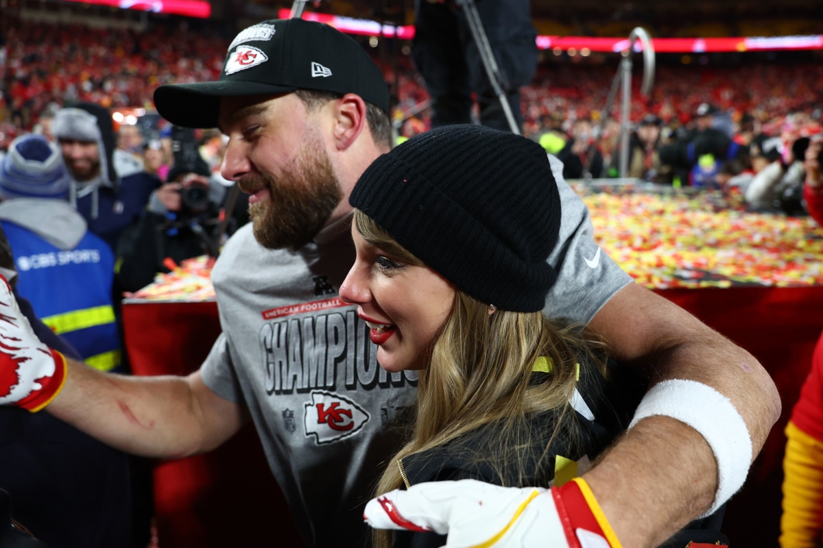 Travis Kelce Shares Moment With Fan Who Made $15,000 Taylor Swift Decision