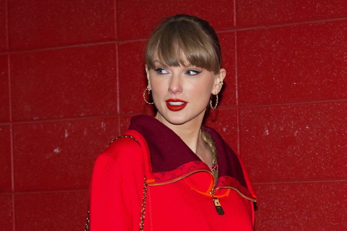 Fans Emotional Over Taylor Swift's Personal Message on Monday
