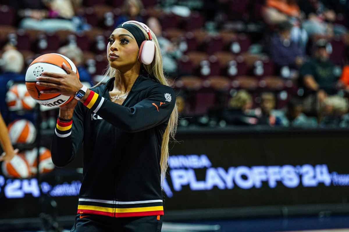 DiJonai Carrington Deals With Upsetting Personal News Before Wings-Mercury Game