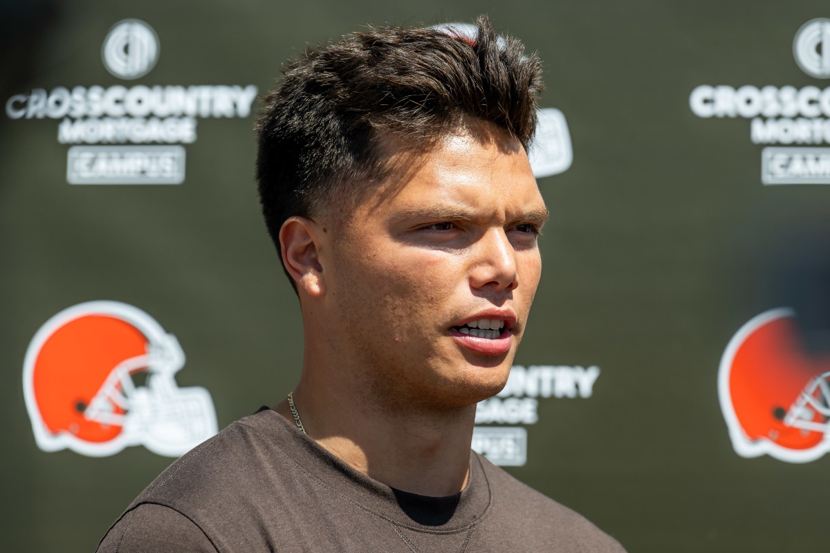 Browns Reporter Roasted After Mocking Dillon Gabriel's Appearance