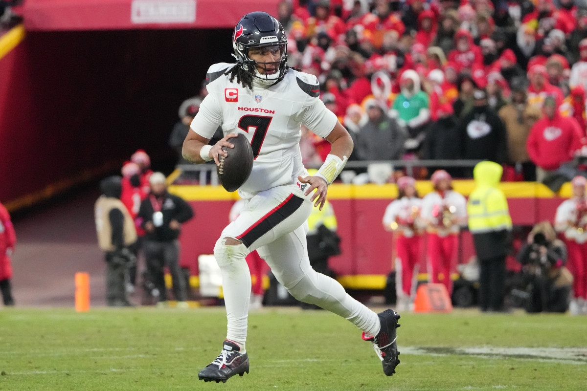 Texans Recreate Famous Budweiser Ad with Schedule Release Video