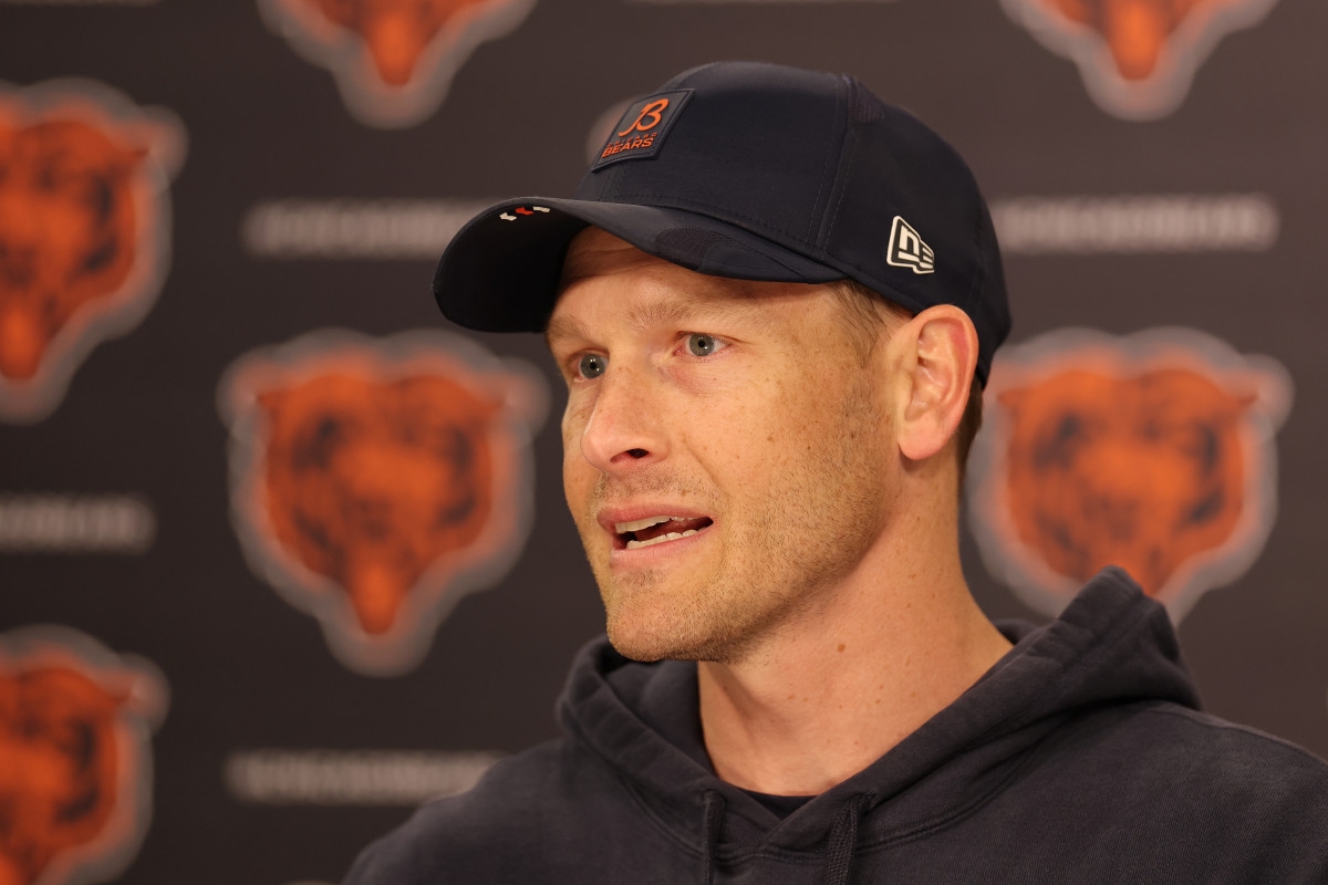 Cole Kmet Reacts to Bears Drafting Colston Loveland in First Round