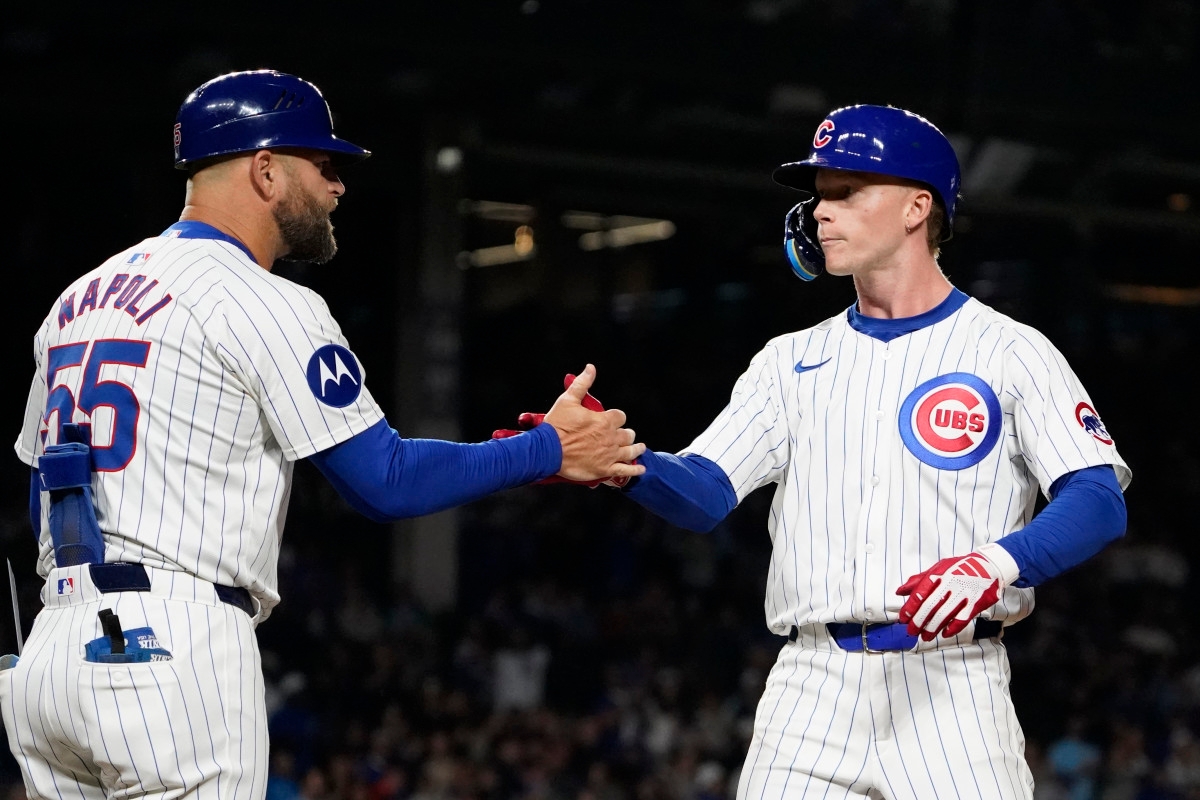 Cubs Stars Crash Wedding Photoshoot in Japan