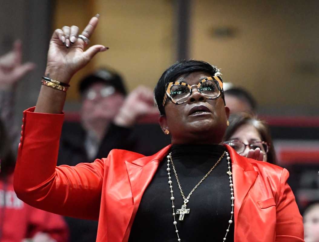 Sheryl Swoopes Criticizes Decision by Caitlin Clark's Fever Coach