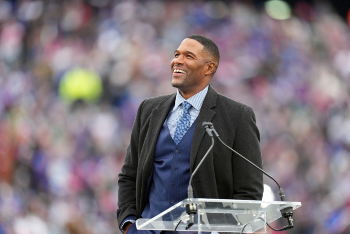 Michael Strahan Helps Jay Harris Make Sad Announcement