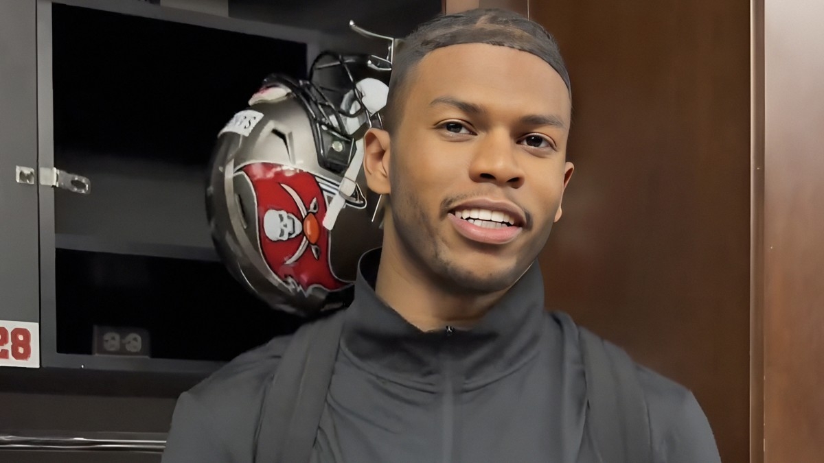 Shilo Sanders gives Buccaneers locker room tour with jokes about Deion
