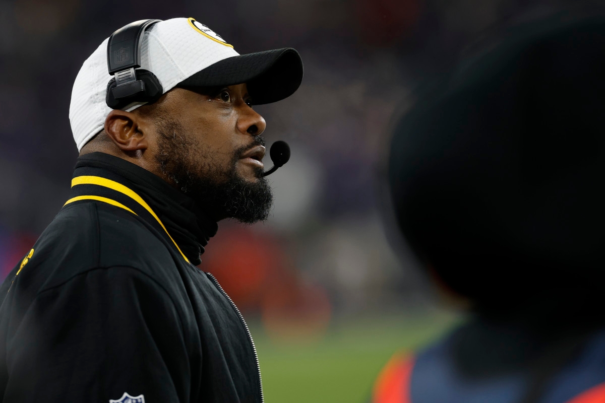 Steelers Shocker As 'Stale' Mike Tomlin Urged By Legend To Leave