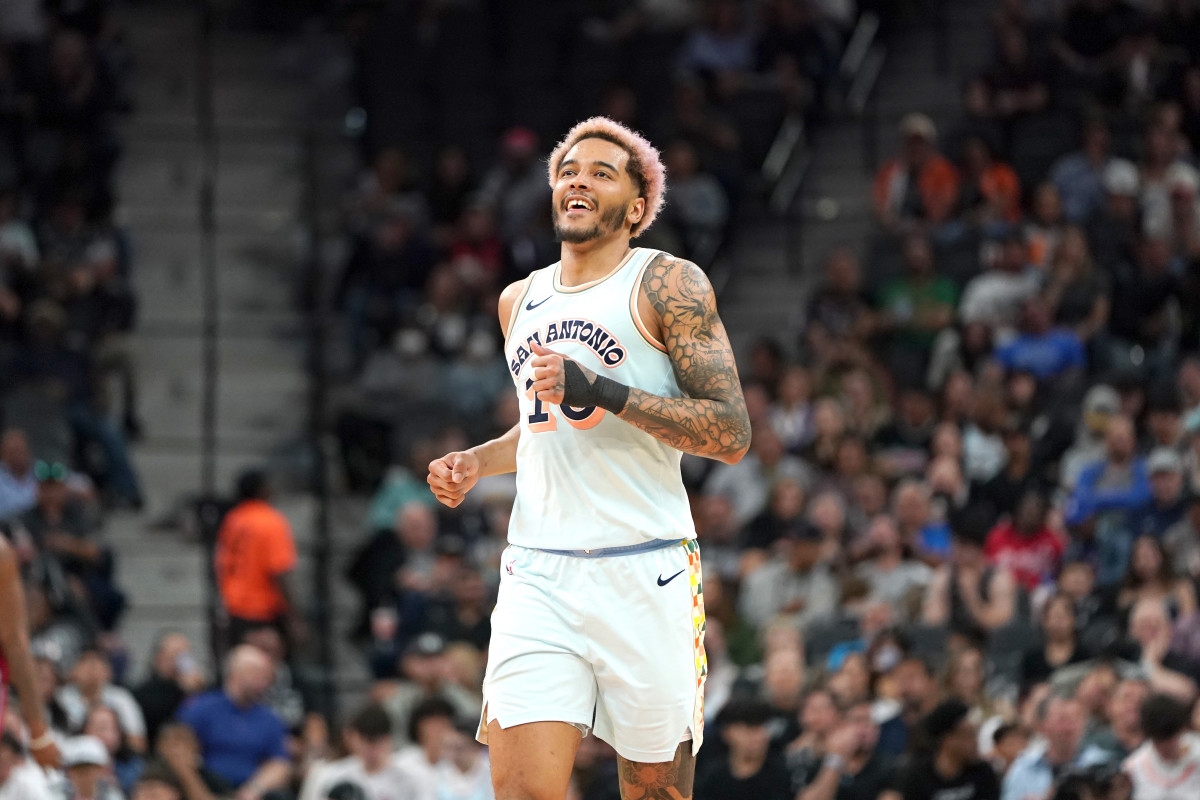 Spurs' Jeremy Sochan Reveals New Jump Shot, Draws Comparisons to Knicks' Star