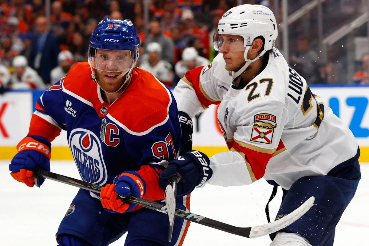 Oilers' Connor McDavid Enters Wayne Gretzky Territory in Game 1 Win vs. Panthers