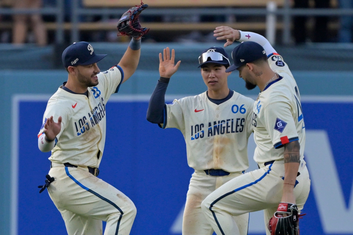 Dodgers 'Scouring Market' For Left-Handed Bench Bat