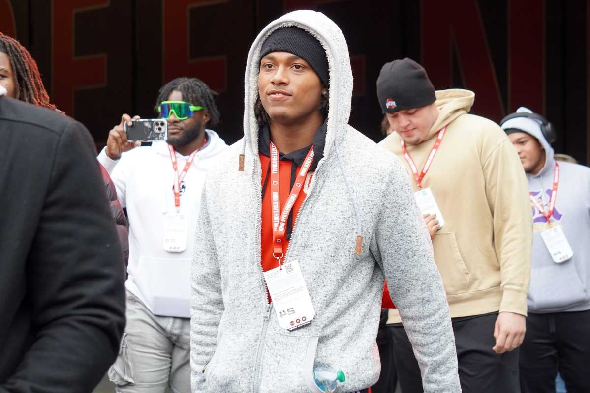Nation's No.1 LB Reported to Visit Another College Powerhouse as Recruiting Battle Intensifies
