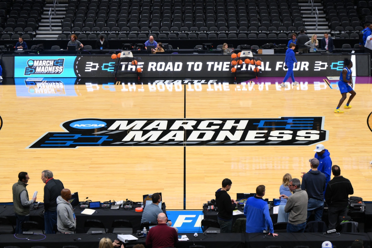 Fans in Disbelief Over 7-Foot-2 College Basketball Recruit