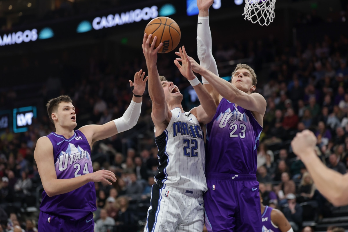 Lakers Eyeing Trade for Star Jazz Big Man: Report