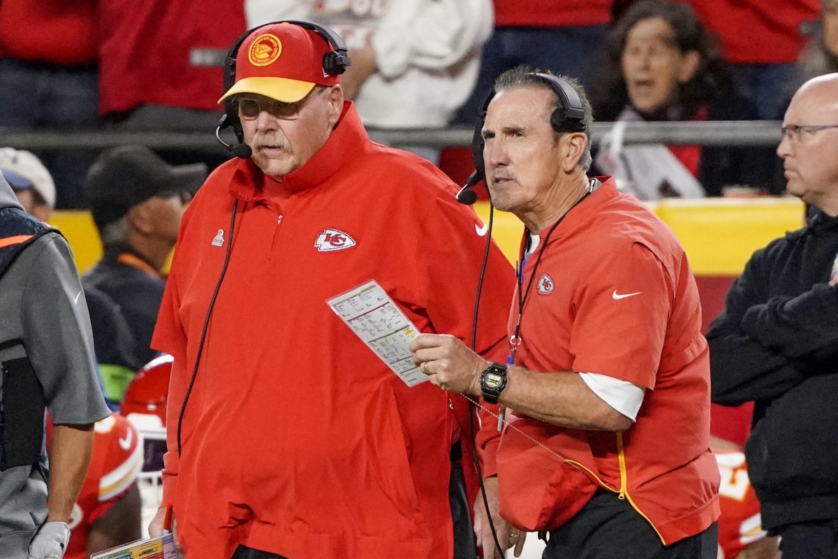 Smart-Enough Travis Kelce Takes Good-Natured Needle From Chiefs Coach