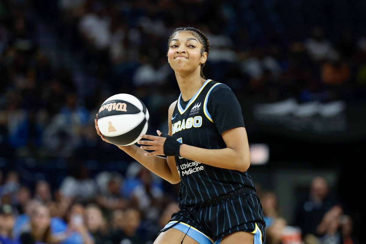 Angel Reese Is Going Viral for One Play During Sky-Mercury Game