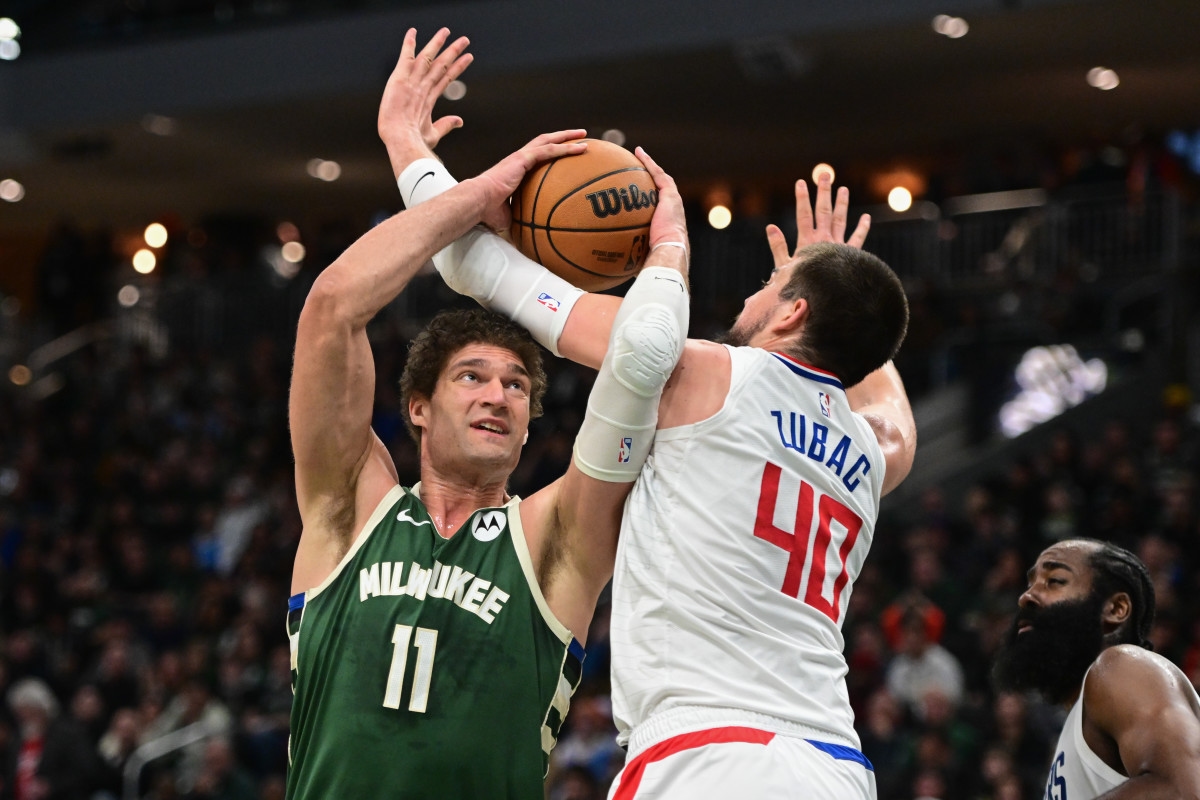 Former Bucks Center Brook Lopez Sends Final Message as He Continues With the Clippers