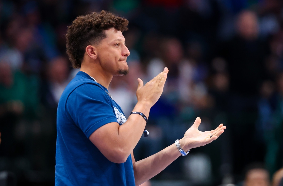 Patrick Mahomes Called out by Chiefs Teammate Over Dallas Mavericks Posts