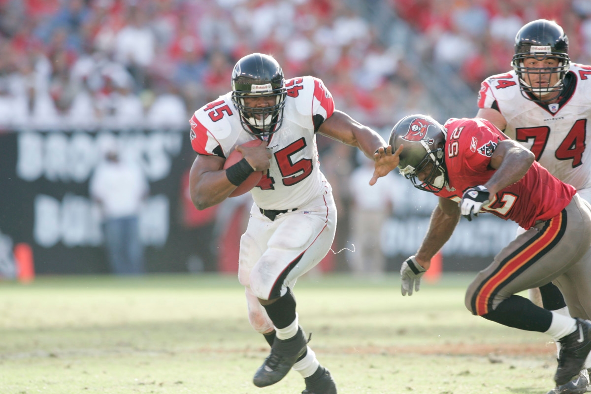 Losing His Way Is Exactly What Former Falcons RB T.J. Duckett Needed To Find Peace