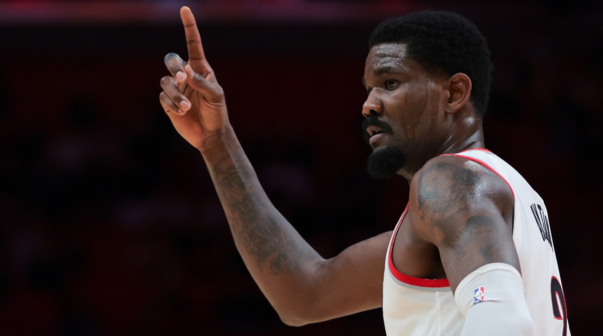 Analyzing Lakers' Boom-or-Bust Move for Deandre Ayton