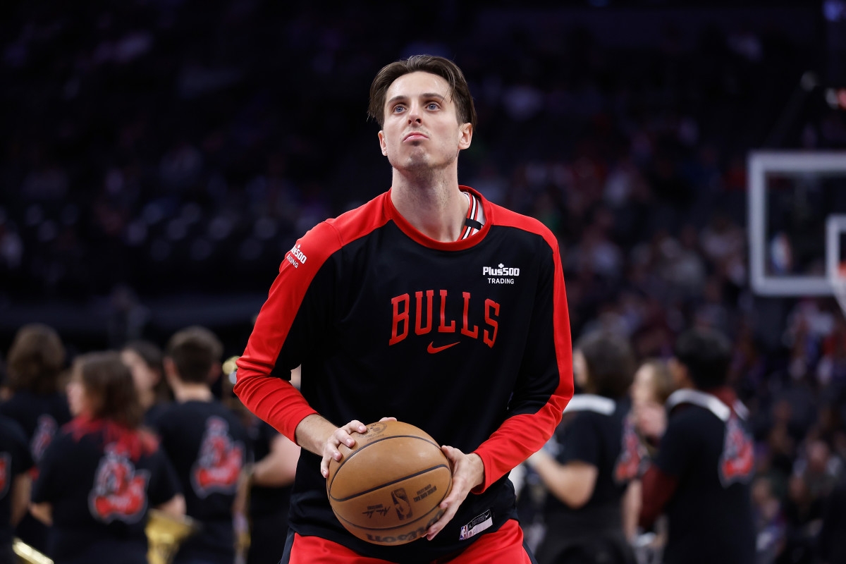 Bulls Big Man Zach Collins Says Nikola Vucevic 'Could Be More Selfish'