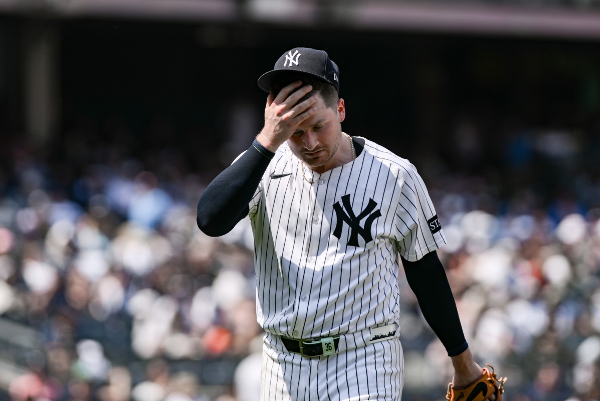 Fans shocked as Yankees pull pitcher with no-hitter in progress