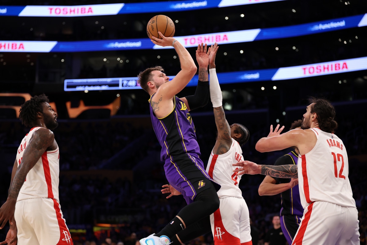 Actress Eiza Gonzalez's "Fire" Outfit Turns Heads at Lakers vs. Rockets Game