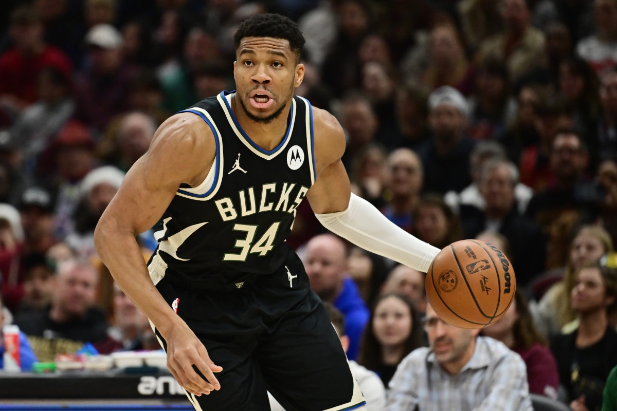 Warriors Could Avoid Giannis Antetokounmpo Trade After Major Question Raised